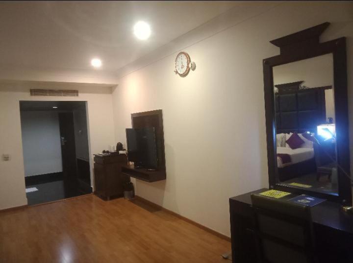 Blossom Rooms Hotel Vashishtha - Free Lunch Or Dinner- Free Breakfast Hyderabad Luaran gambar
