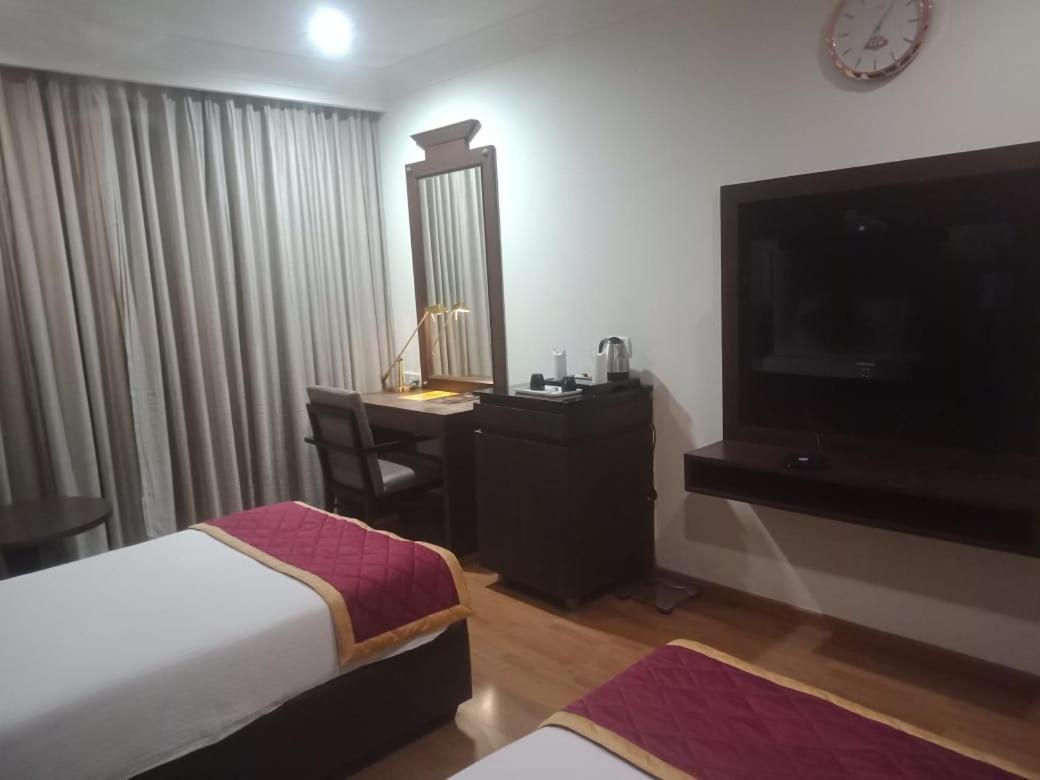 Blossom Rooms Hotel Vashishtha - Free Lunch Or Dinner- Free Breakfast Hyderabad Luaran gambar